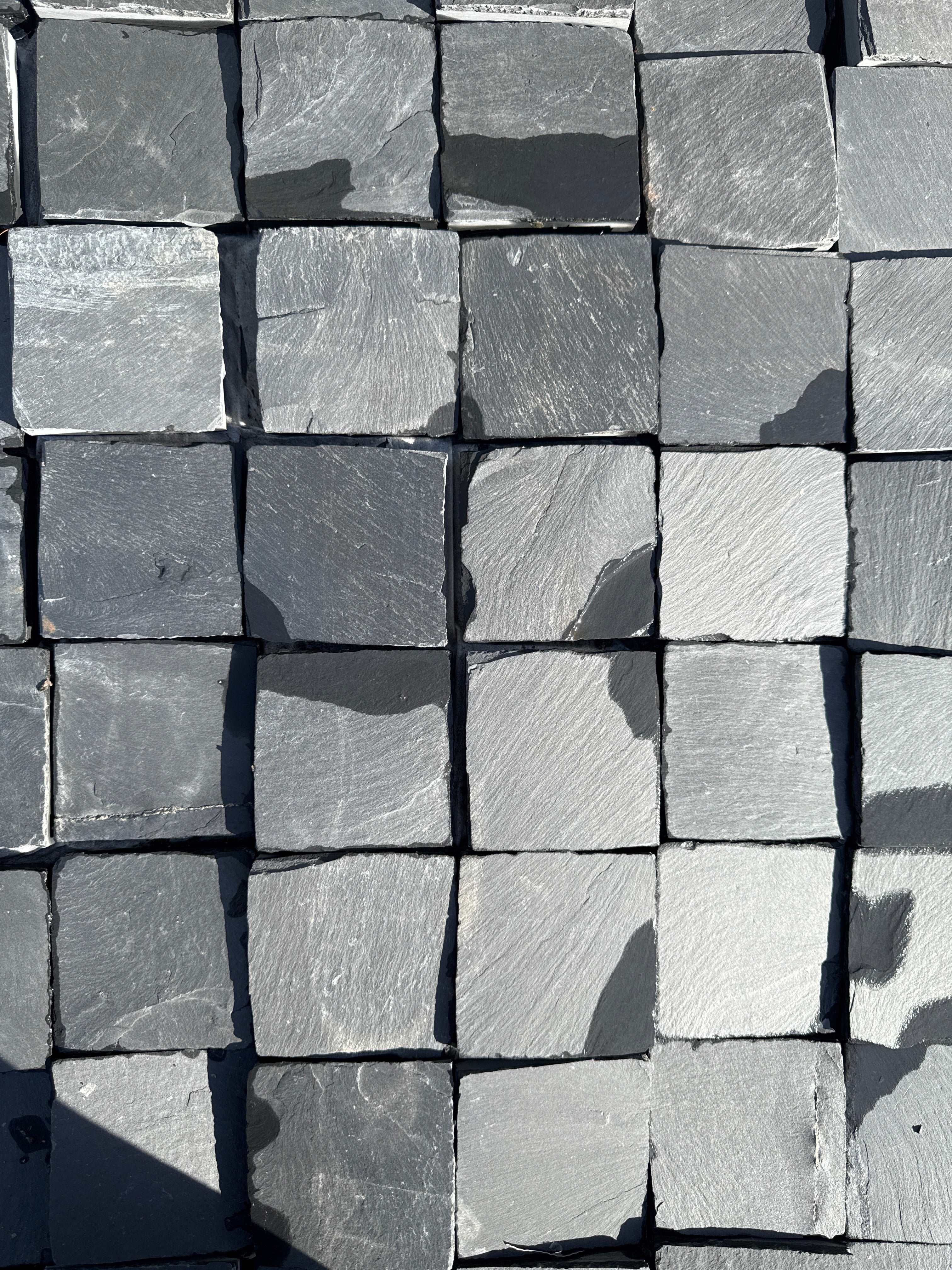 Black Slate Cobblestones Loose 20mm
