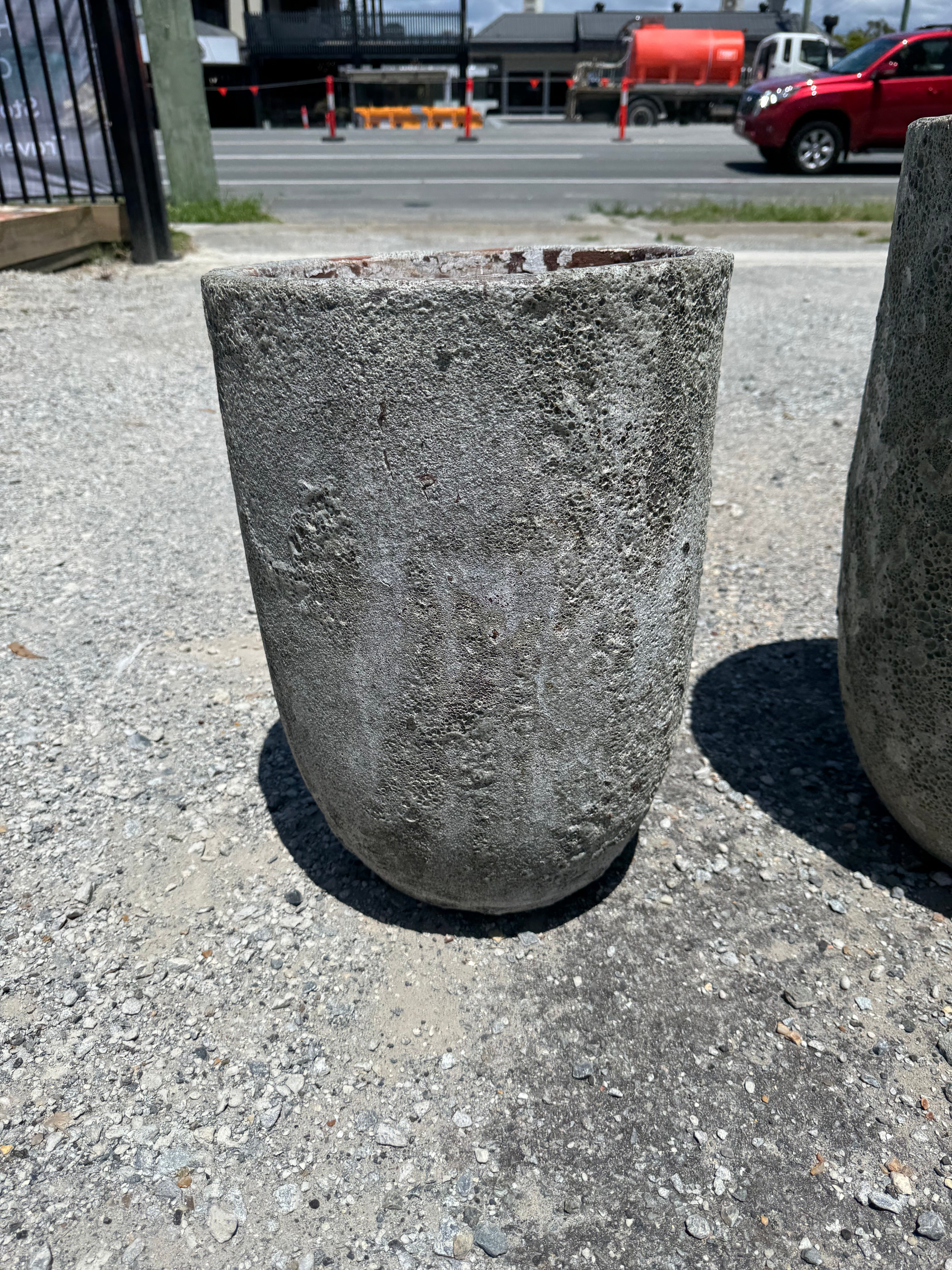 Atlantis lava rock tall u pots in medium size