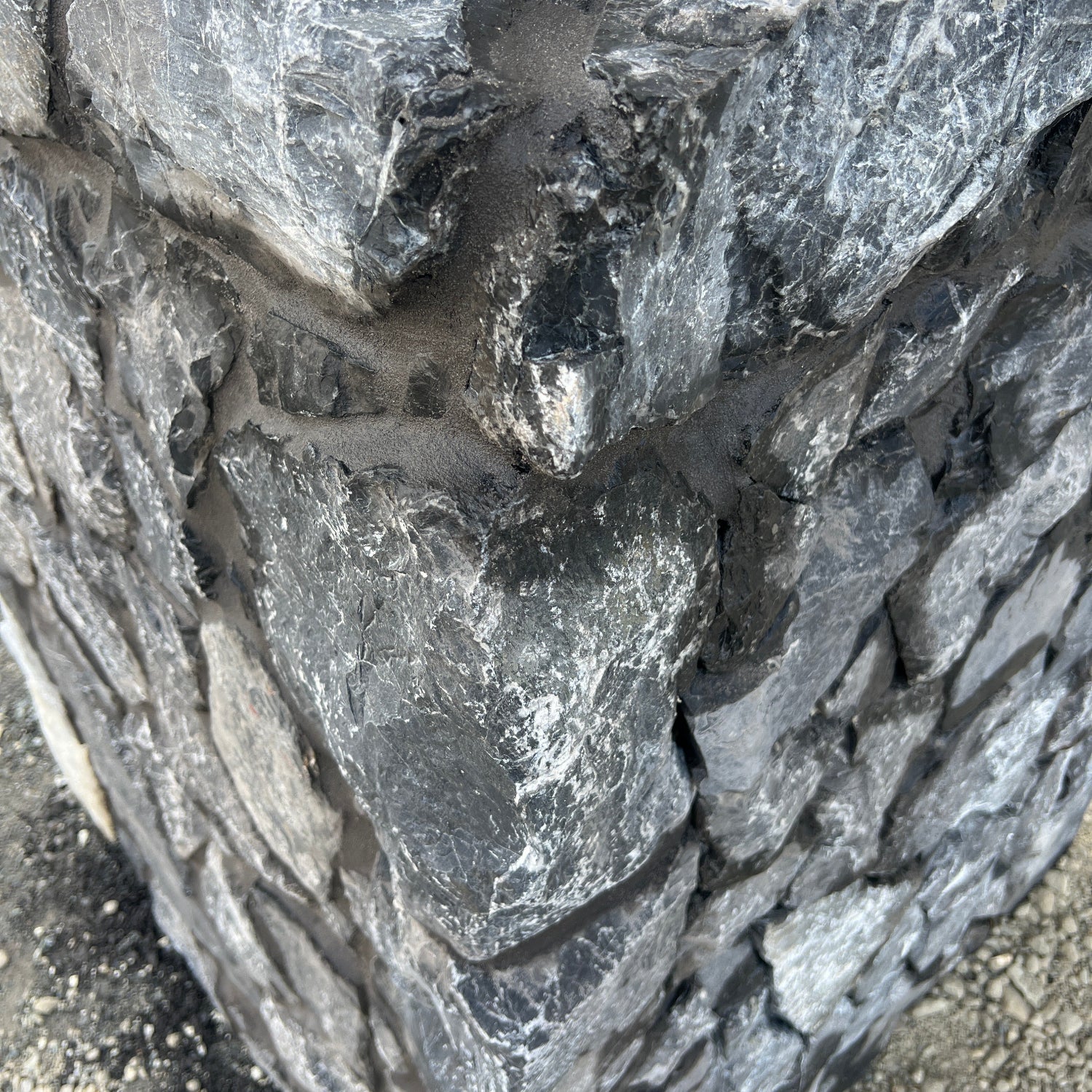 dark slate random freeform natural Stone Cladding for building, home decoration, renovations, interior & exterior walls, garden features and feature walls.