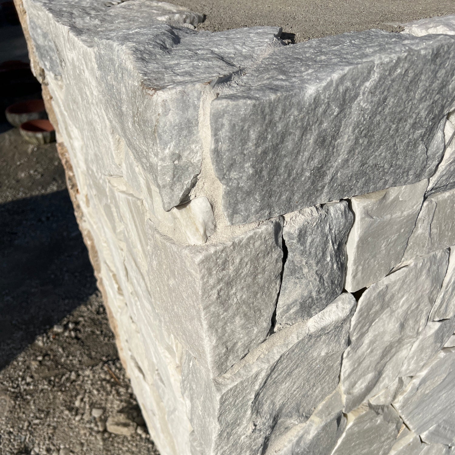 White Quartz random freeform natural Stone Cladding corners for building, home decoration, renovations, interior & exterior walls, garden features and feature walls.