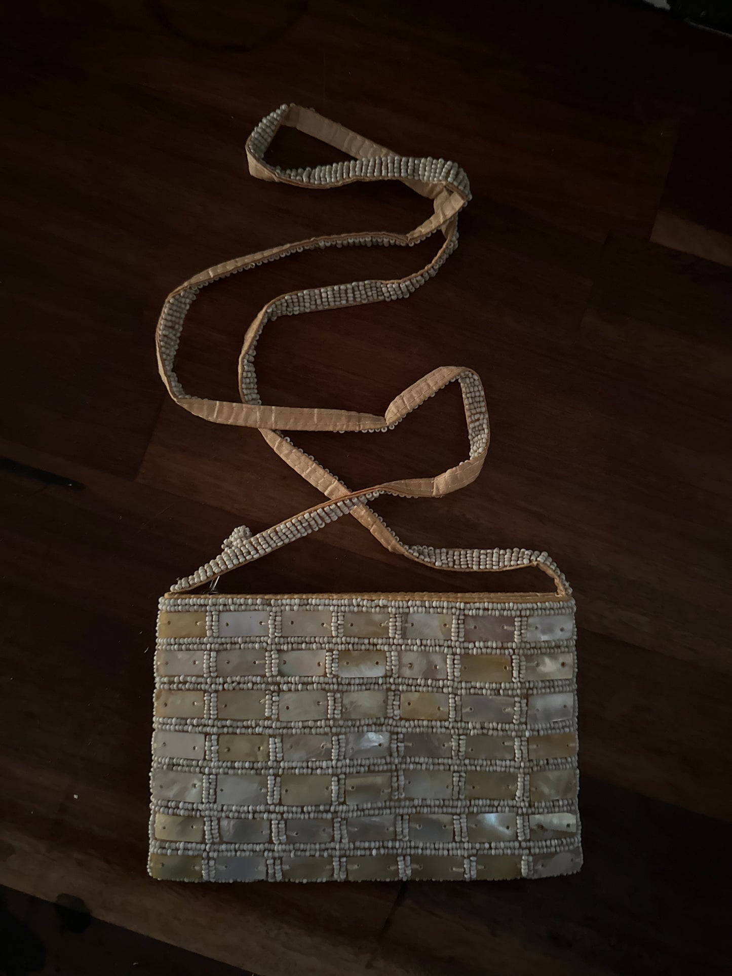 Medium Purse With Oyster Shell