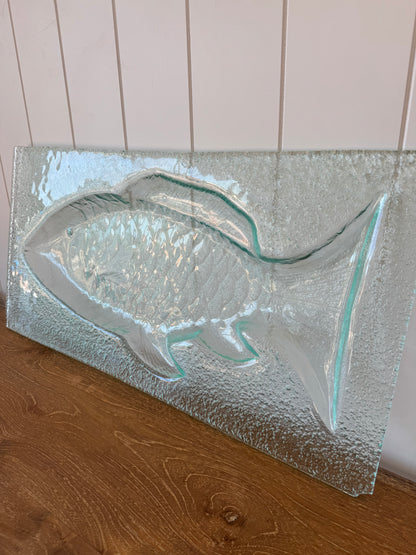 Fish-shaped glass bowl ideal for serving snacks, salads, or as a decorative piece.