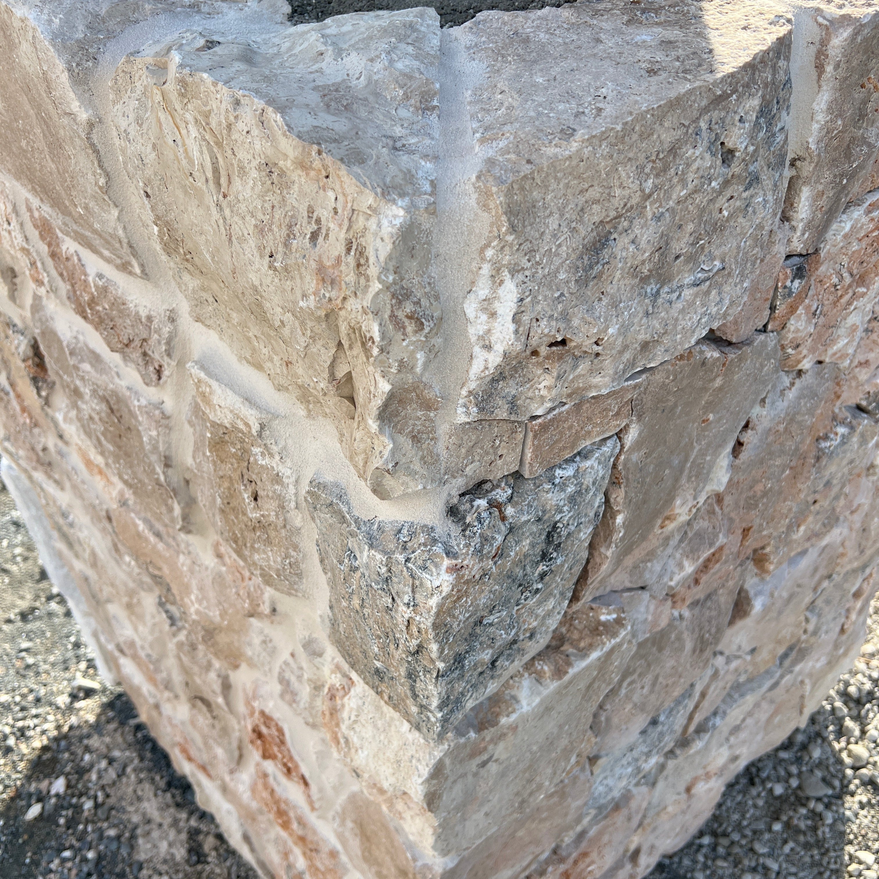 raw travertine random freeform natural Stone Cladding corners for building, home decoration, renovations, interior & exterior walls, garden features and feature walls. 