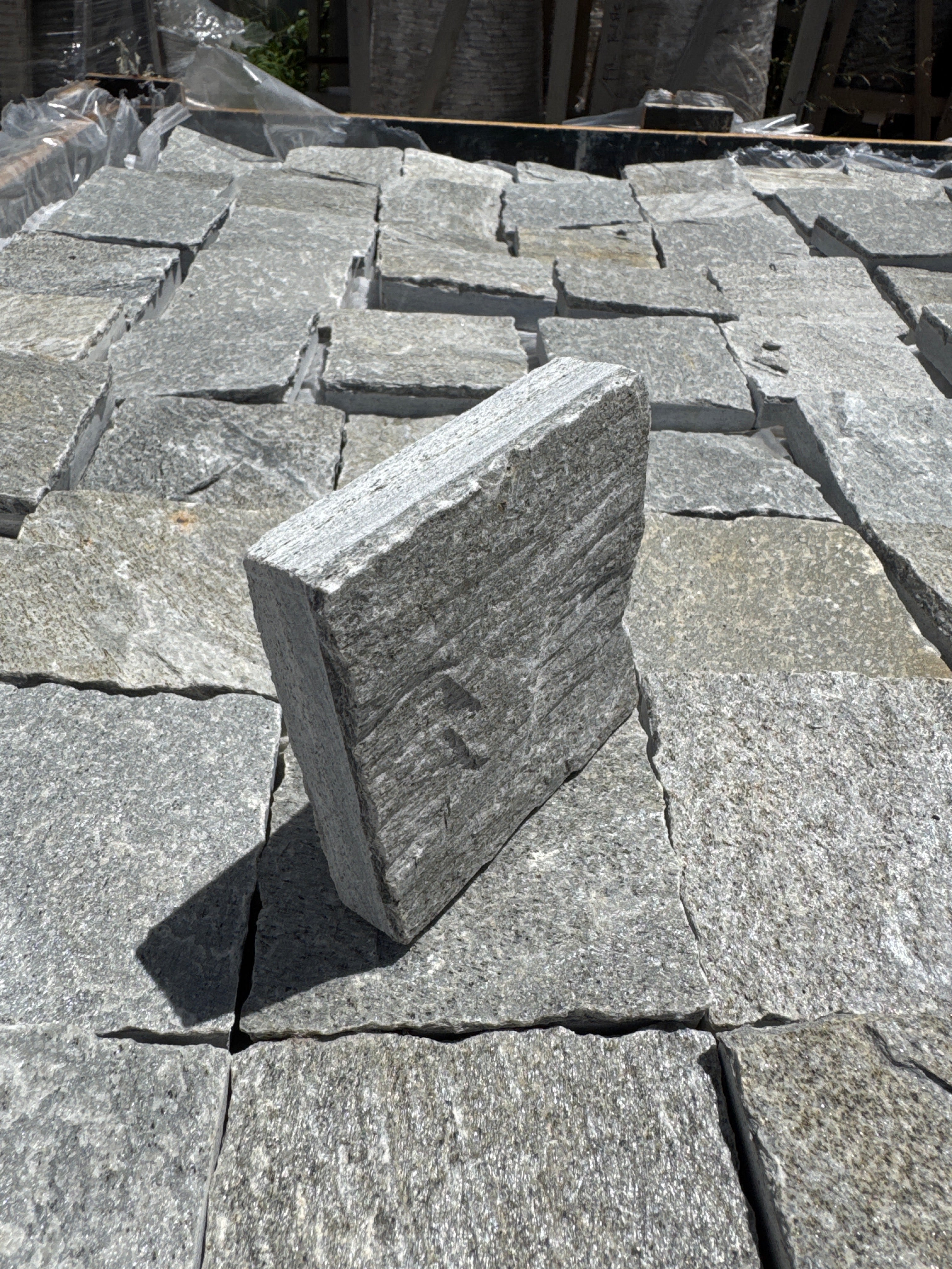 Grey Slate Cobblestones Loose 20mm