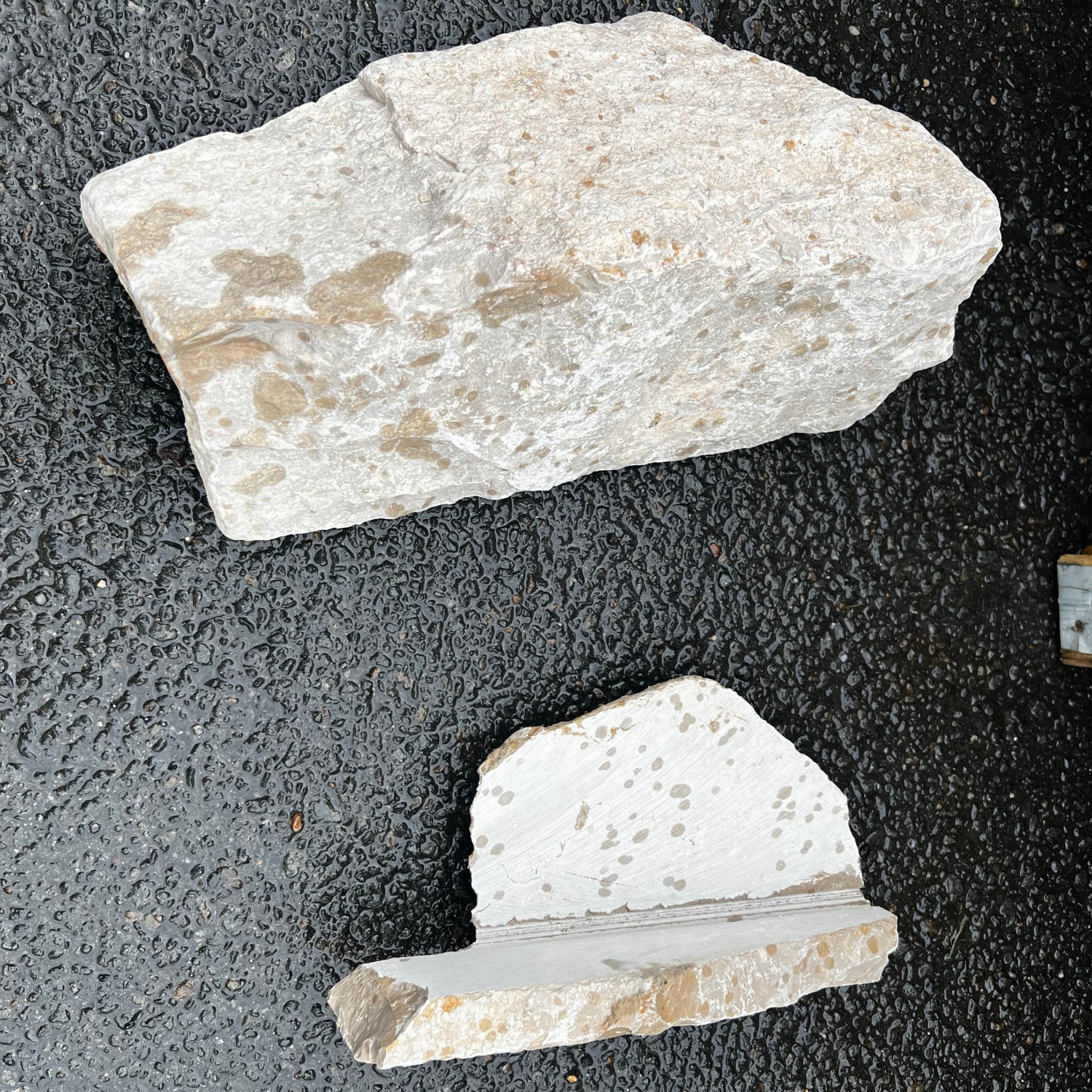 honey gold limestone random freeform natural Stone Cladding corners for building, home decoration, renovations, interior & exterior walls, garden features and feature walls. 