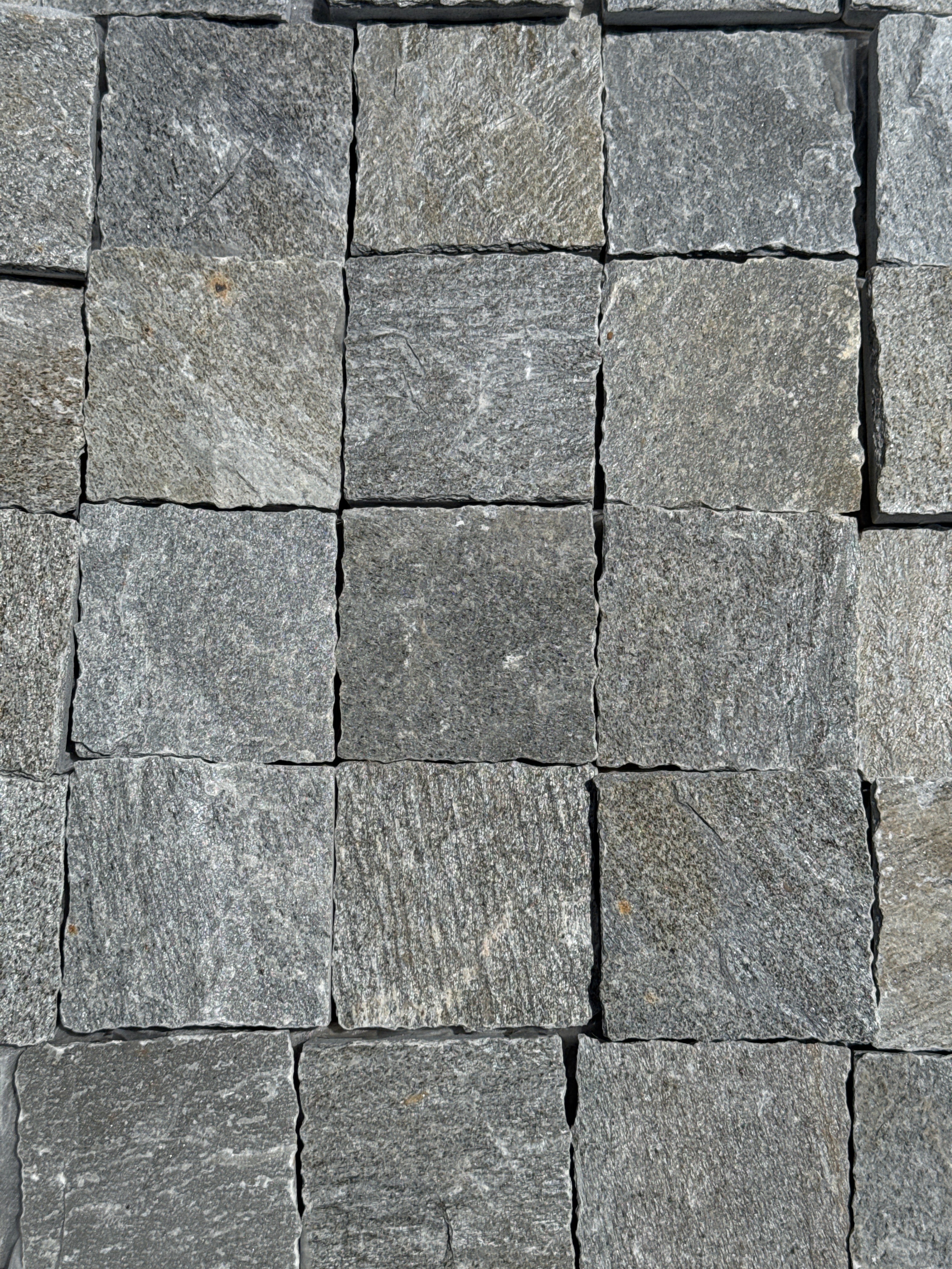 Grey Slate Cobblestones Loose 20mm