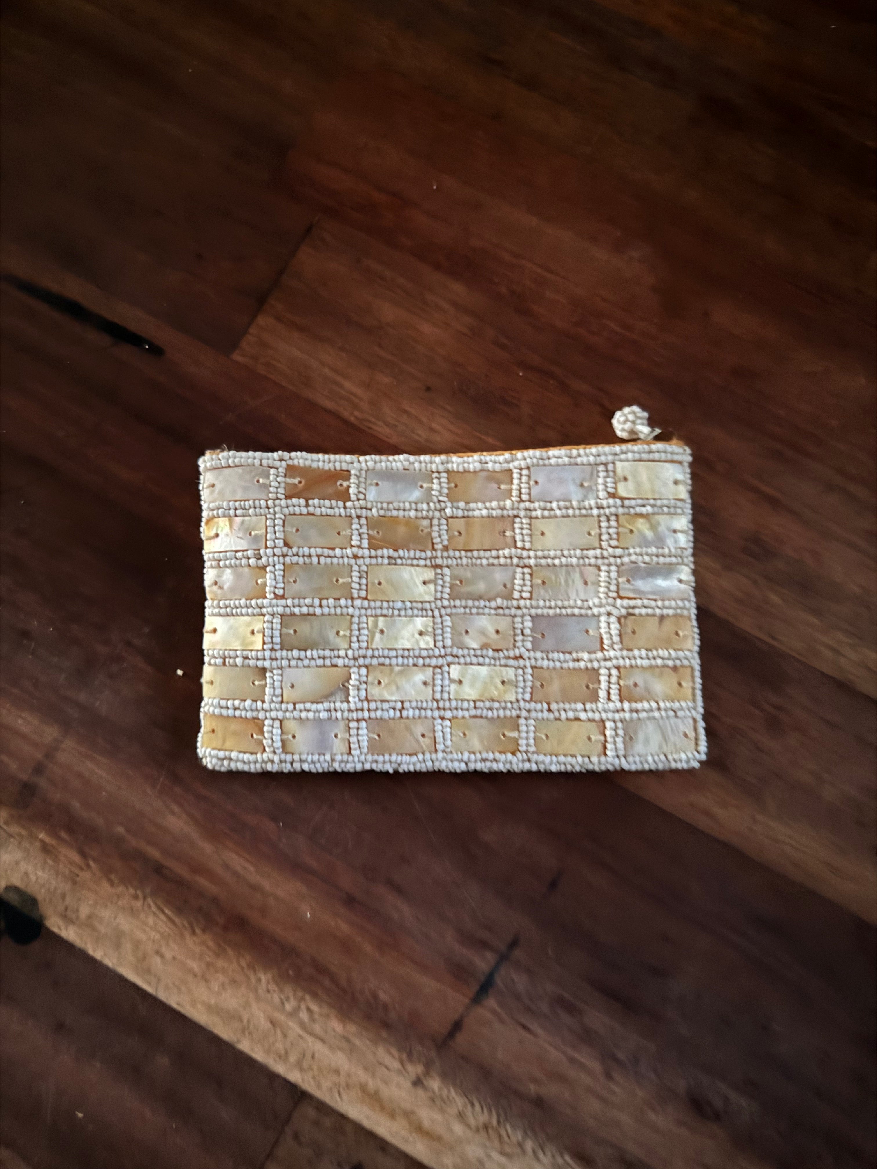 Small Purse With Oyster Shell