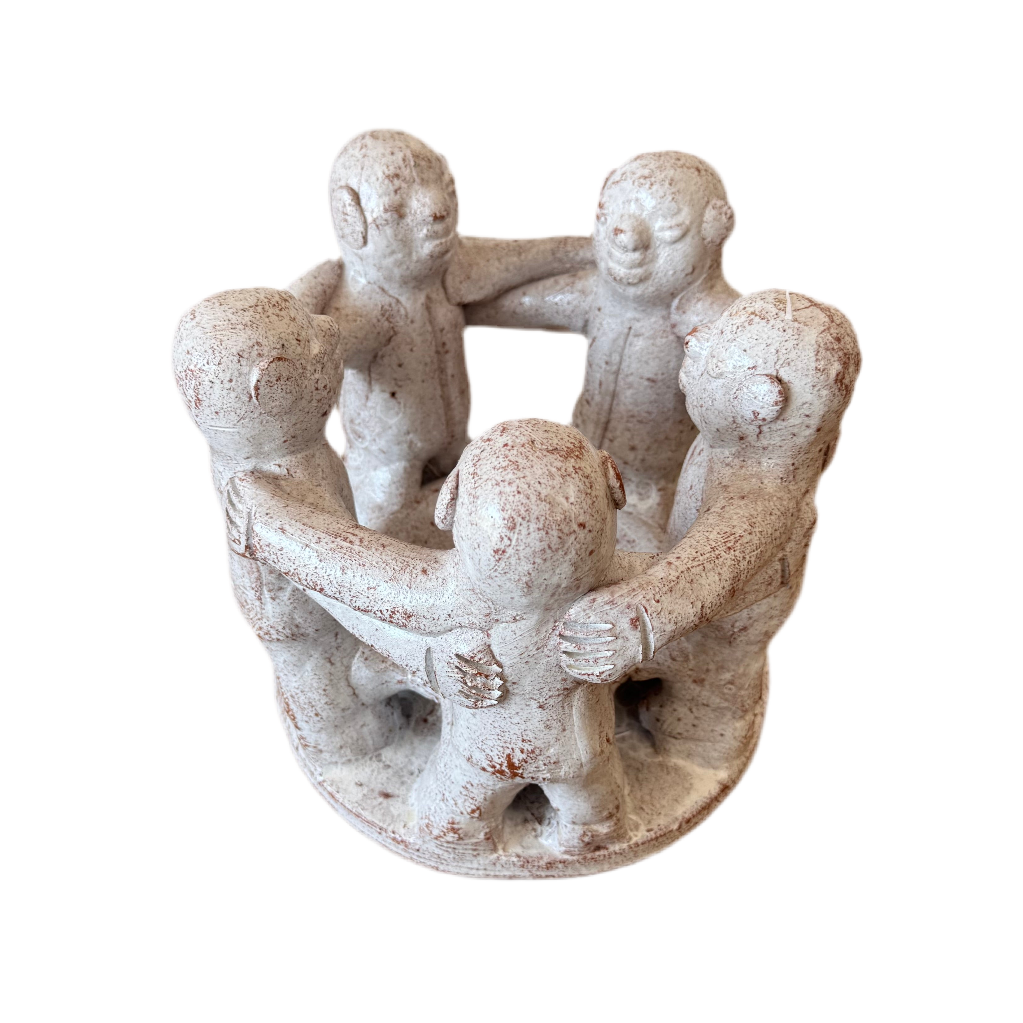 Add some coastal charm with this circle of five friends candle holder to your outdoor space
